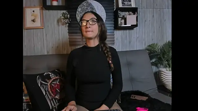 Alucarda666 online show from May 7, 3:23 am
