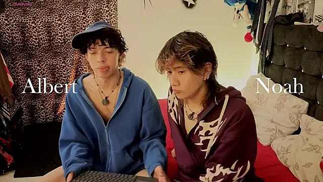 Snapshot of Otter_Moon chatting on July 5, 5:42 pm Otter Moon online show from July 5, 5:42 pm