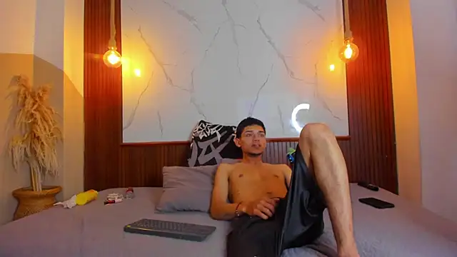 Snapshot of Eroticxcouple chatting on April 10, 3:34 am Eroticxcouple online show from April 10, 3:34 am