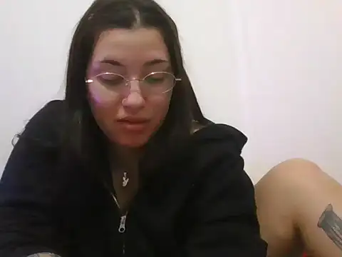 cherryxxox online show from April 17, 1:52 am