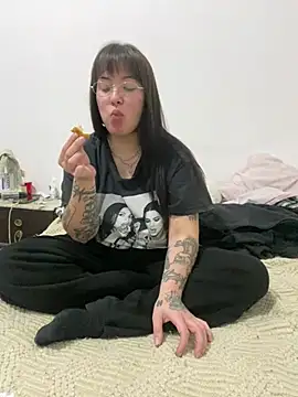 cherryxxox online show from May 11, 2:17 am