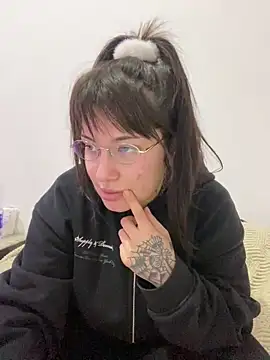 cherryxxox online show from May 14, 4:19 am