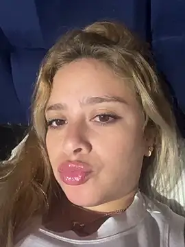 Snapshot of jade06_ chatting on April 19, 3:50 am jade06 online show from April 19, 3:50 am