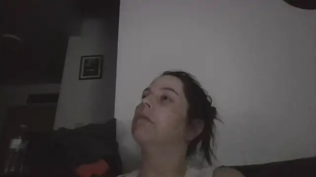 Snapshot of lily1982 chatting on April 28, 2:27 am lily1982 online show from April 28, 2:27 am