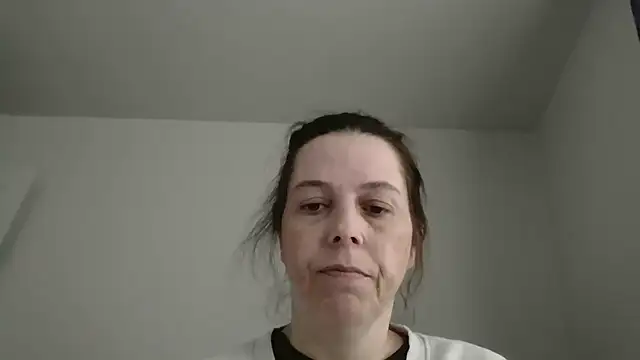 Snapshot of lily1982 chatting on May 2, 10:48 pm lily1982 online show from May 2, 10:48 pm
