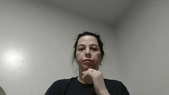Snapshot of lily1982 chatting on May 4, 4:36 pm lily1982 online show from May 4, 4:36 pm