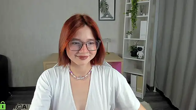 Snapshot of Lessi_Panic chatting on June 22, 12:56 am Lessi Panic online show from June 22, 12:56 am