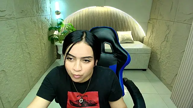 mel r online show from April 18, 3:10 am