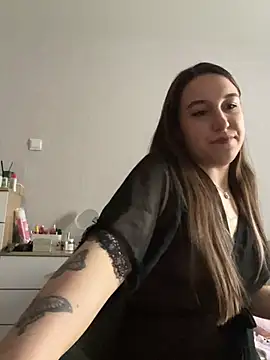 Snapshot of RiannaBrown chatting on April 13, 3:01 am RiannaBrown online show from April 13, 3:01 am