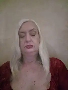 Snapshot of Julia20X chatting on June 3, 11:24 am Julia20X online show from June 3, 11:24 am
