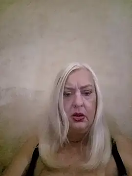 Snapshot of Julia20X chatting on June 7, 8:29 am Julia20X online show from June 7, 8:29 am