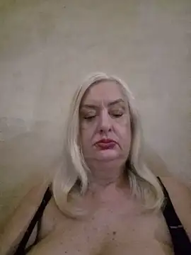 Snapshot of Julia20X chatting on June 11, 10:13 am Julia20X online show from June 11, 10:13 am