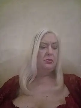 Snapshot of Julia20X chatting on June 12, 10:25 am Julia20X online show from June 12, 10:25 am
