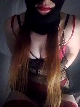 Snapshot of Hatununuz2 chatting on April 8, 10:32 pm Hatununuz2 online show from April 8, 10:32 pm