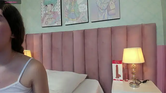Hellencute18  online show from June 12, 11:09 am