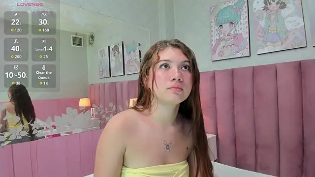 Hellencute18  online show from June 17, 11:34 am
