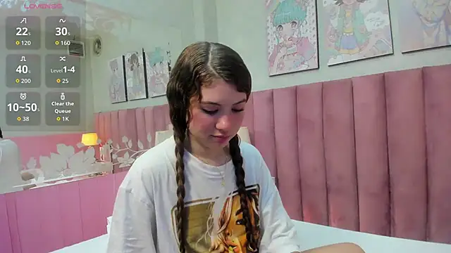 Hellencute18  online show from June 24, 10:58 am