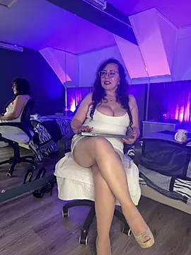 Jenifer cruz online show from May 13, 5:27 am