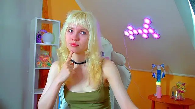 HannahHollis online show from June 5, 6:09 am
