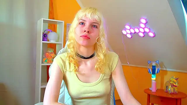 HannahHollis online show from June 7, 6:06 am