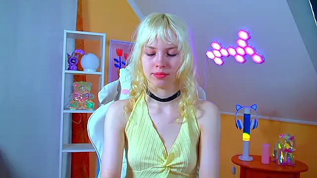 HannahHollis online show from June 14, 6:15 am