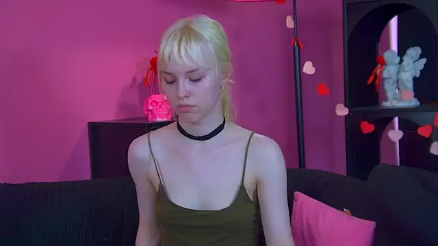 HannahHollis online show from June 27, 12:44 pm