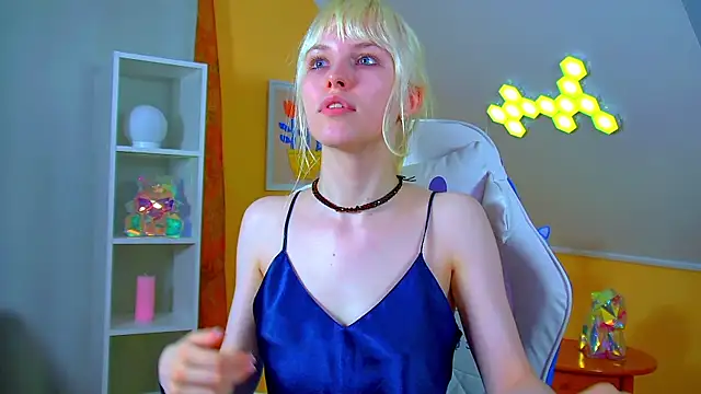 HannahHollis online show from July 2, 6:36 pm