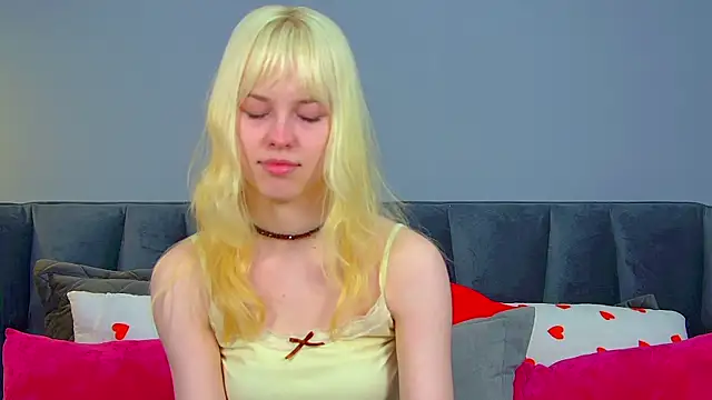 HannahHollis online show from July 10, 6:28 am