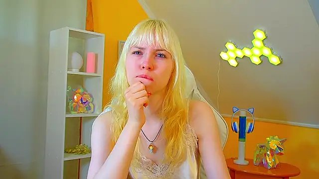 HannahHollis online show from July 16, 6:08 am