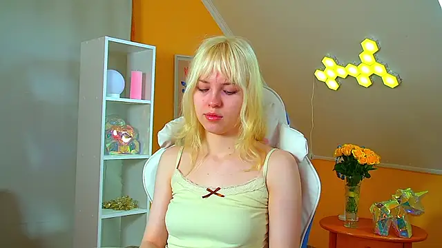 HannahHollis online show from July 22, 6:16 am