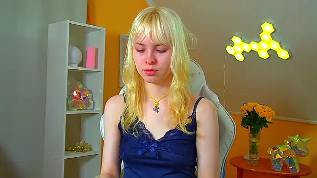 HannahHollis online show from July 23, 6:11 am