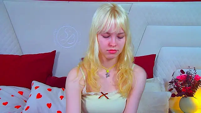 HannahHollis online show from July 24, 6:11 am