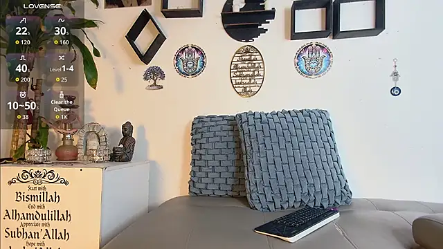 Snapshot of LunaBaxter_ chatting on June 5, 12:33 pm LunaBaxter online show from June 5, 12:33 pm