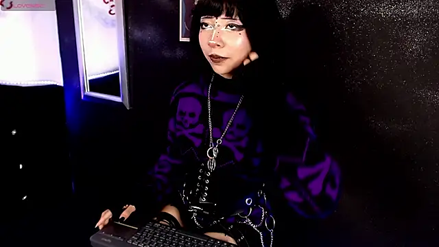 Snapshot of KiomyVamp chatting on April 25, 4:15 pm KiomyVamp online show from April 25, 4:15 pm