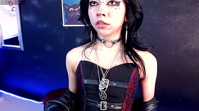 Snapshot of KiomyVamp chatting on May 7, 4:01 pm KiomyVamp online show from May 7, 4:01 pm