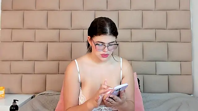 TifannyRosen online show from May 24, 12:43 pm