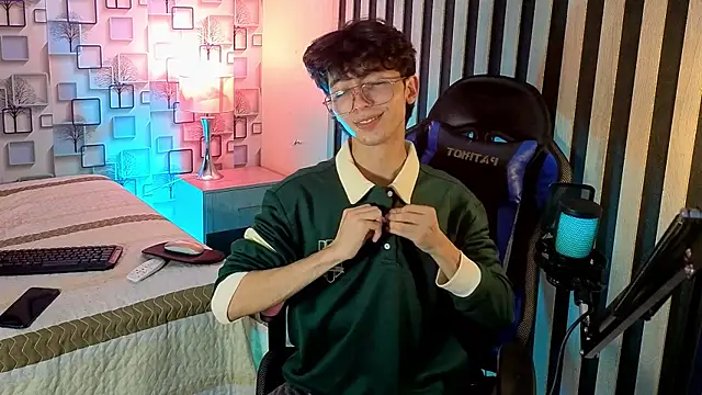 Twink Sebas7 online show from July 22, 7:49 pm