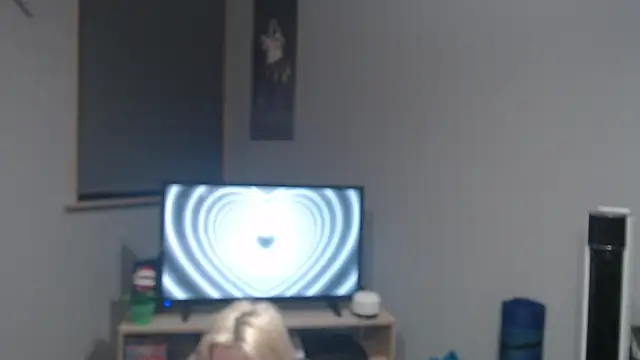 Snapshot of WinterMoreau chatting on April 9, 8:47 pm WinterMoreau online show from April 9, 8:47 pm