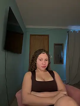 Snapshot of sophiiahot chatting on May 6, 1:05 pm sophiiahot online show from May 6, 1:05 pm