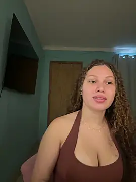 Snapshot of sophiiahot chatting on May 26, 4:25 pm sophiiahot online show from May 26, 4:25 pm