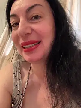 Snapshot of Lizzaa80 chatting on April 25, 8:06 am Lizzaa80 online show from April 25, 8:06 am