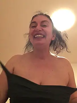 Snapshot of Lizzaa80 chatting on April 30, 8:57 pm Lizzaa80 online show from April 30, 8:57 pm