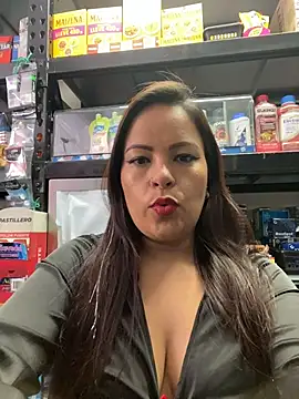 Snapshot of MIA_ROSSEEE chatting on June 6, 2:11 pm MIA ROSSEEE online show from June 6, 2:11 pm