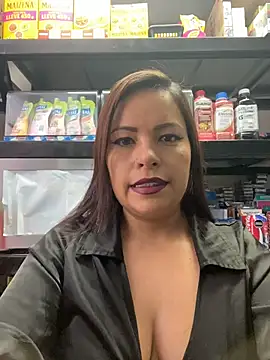 Snapshot of MIA_ROSSEEE chatting on June 13, 2:04 pm MIA ROSSEEE online show from June 13, 2:04 pm