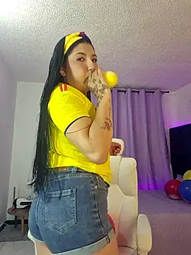Snapshot of Celestee_21 chatting on June 18, 1:50 am Celestee 21 online show from June 18, 1:50 am