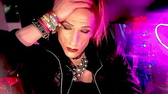 Snapshot of TgirlBrat chatting on June 5, 6:20 am TgirlBrat online show from June 5, 6:20 am