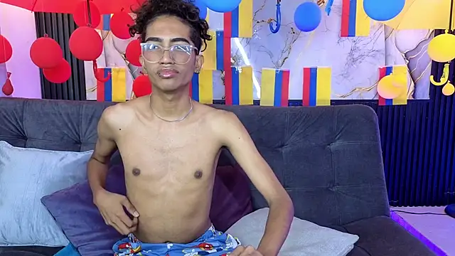 triiangel latinboy online show from July 6, 12:24 pm