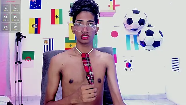 triiangel latinboy online show from July 10, 12:41 pm