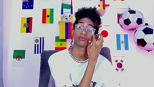triiangel latinboy online show from July 16, 12:11 pm