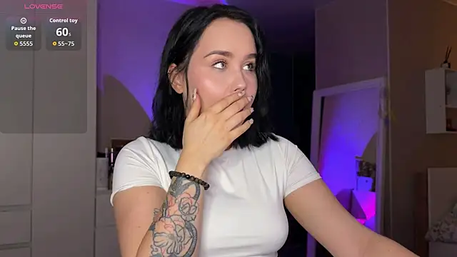 Snapshot of lola_raze chatting on May 2, 8:36 pm lola raze online show from May 2, 8:36 pm